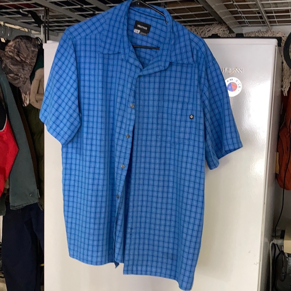 Men’s shirt sleeve dress shirt